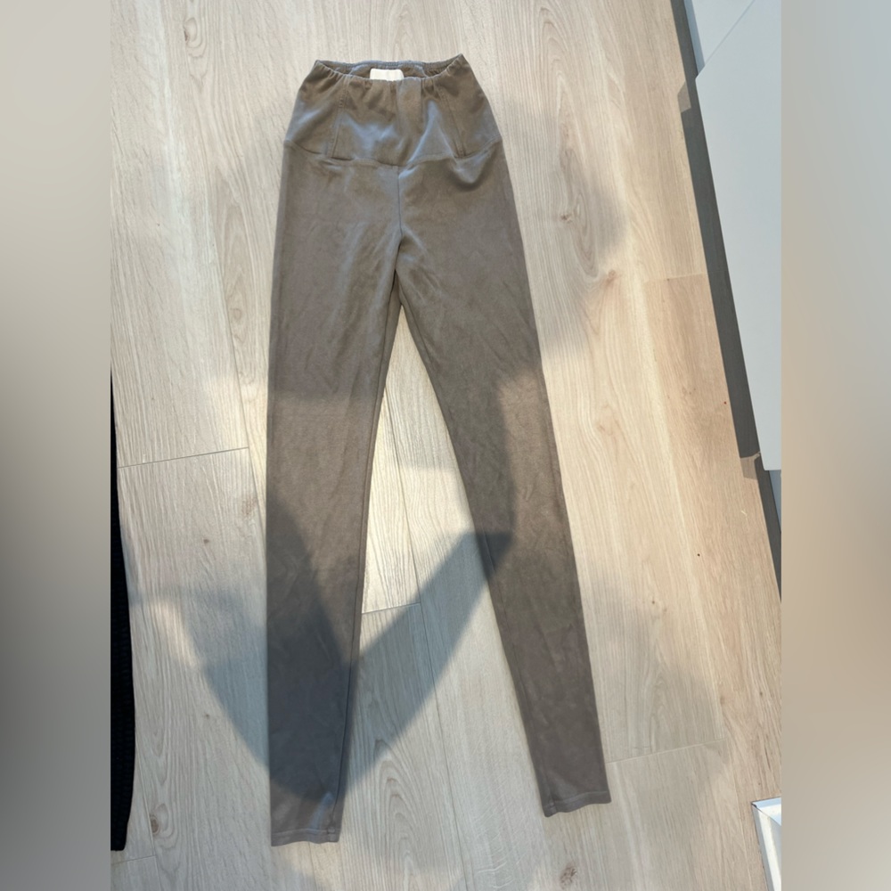 Aritzia Wilfred Free Taupe Daria Pant Leggings size XS Brand New